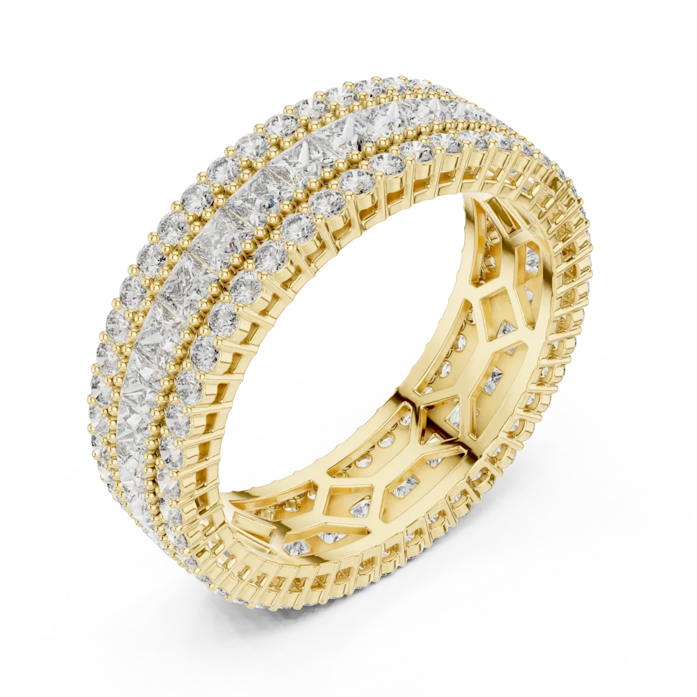 Discover the radiant allure of this princess and round-cut diamond band. Expertly handcrafted for timeless elegance, shop this modern classic today.